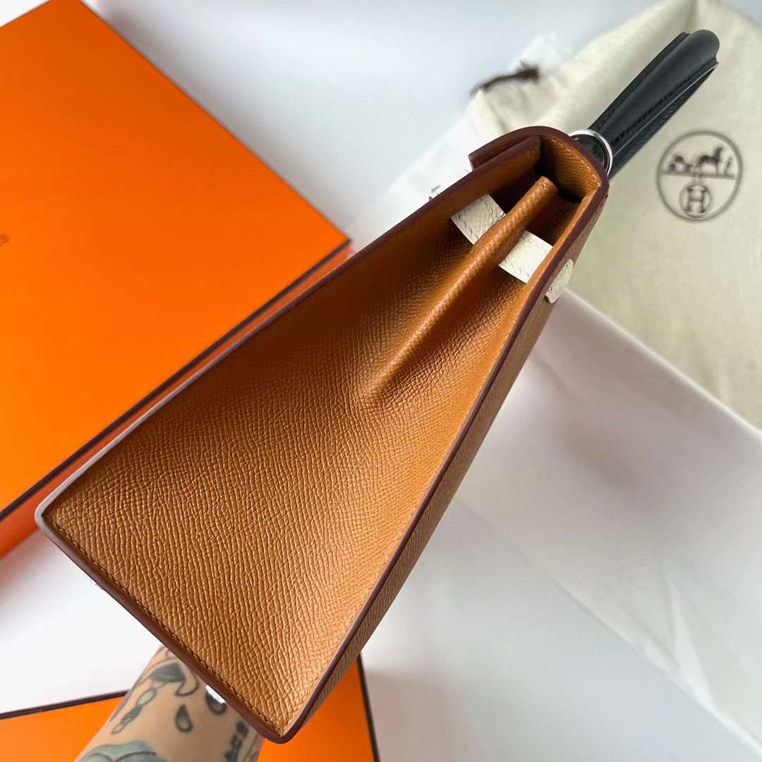 Hermès（爱马仕）Kelly 凯莉包 Epsom 掌纹皮 三拼色 Ck37 金棕色 拼 I2 奶油白 拼 黑色 内拼 宝石蓝 银扣 25cm 全手工蜡线缝制 Phw