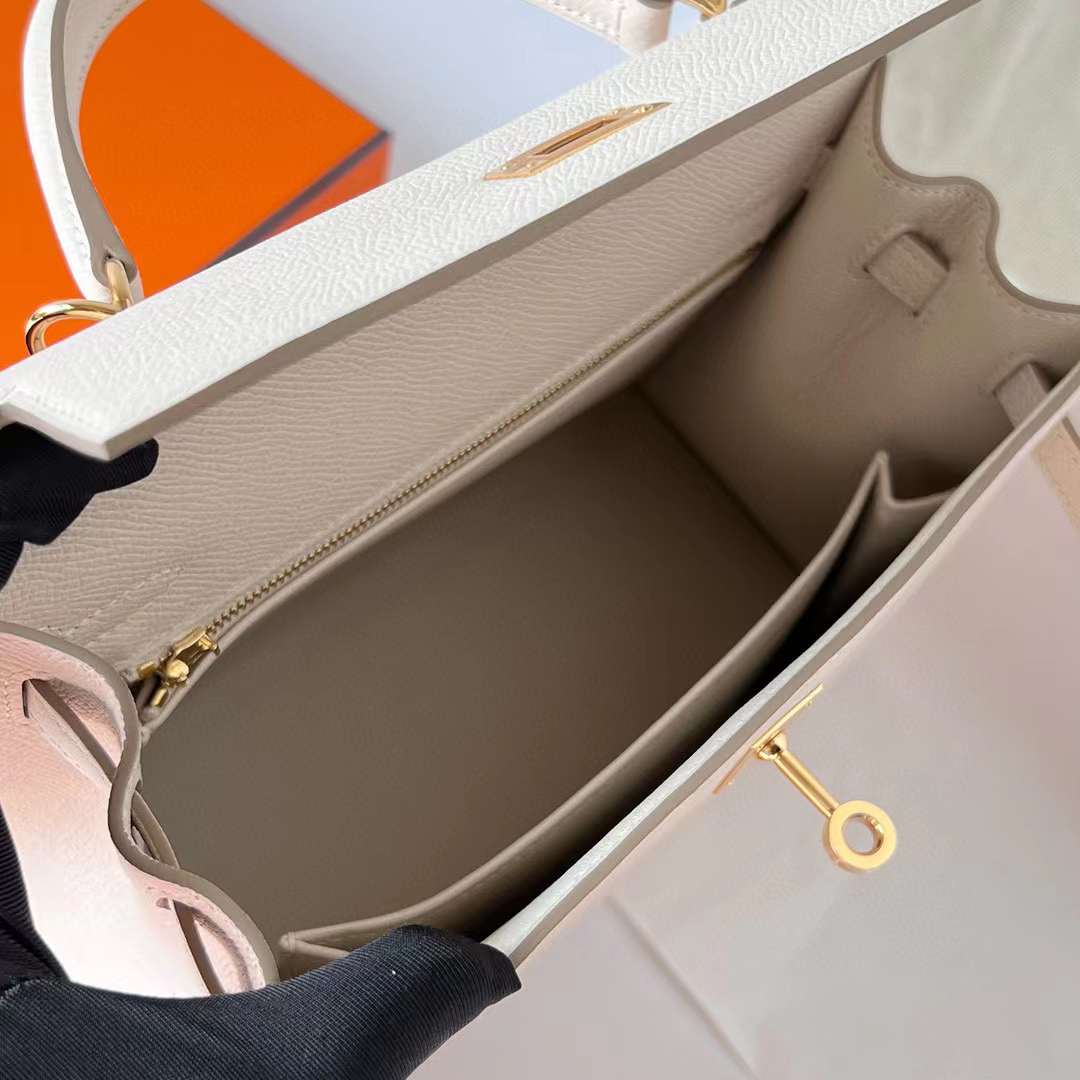 Hermès（爱马仕）Kelly 凯莉包 Epsom 掌纹皮 Ck10 奶昔白 金扣 25cm 全手工蜡线缝制 Ghw