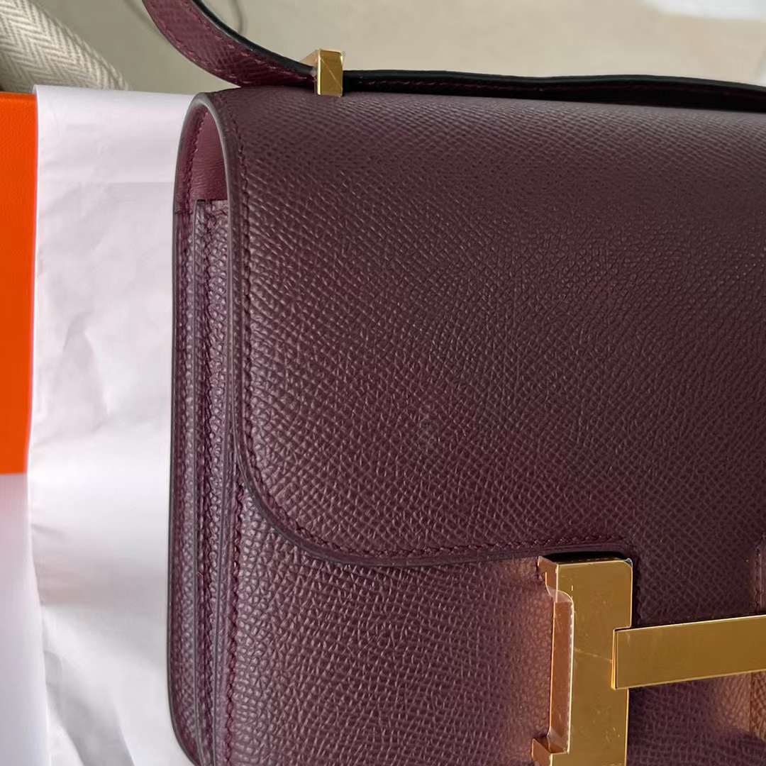 Hermès（爱马仕）Constance 空姐包 Epsom 0G 马鞍红 金扣 19cm 全手工蜡线缝制 Ghw