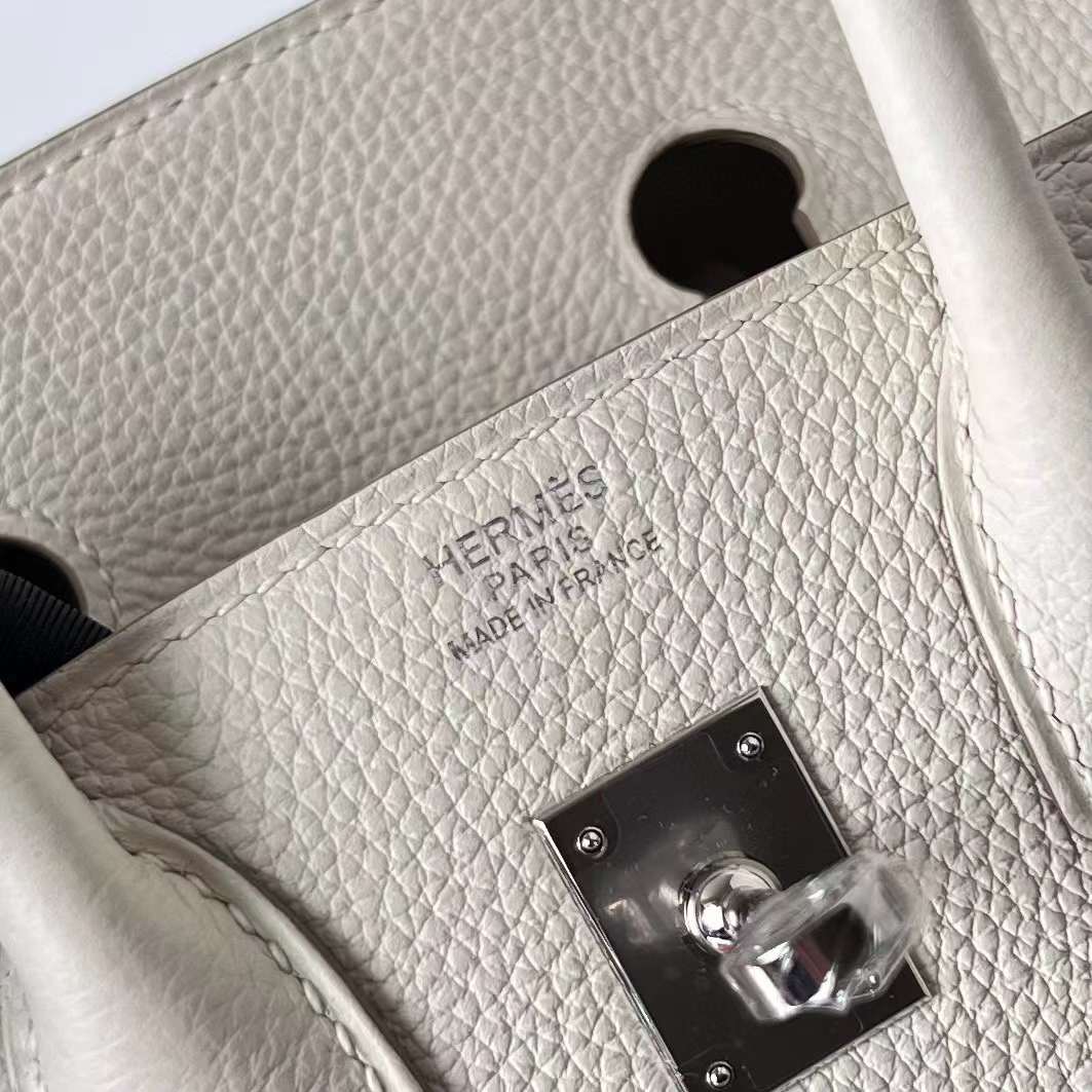 Hermès（爱马仕）Birkin 铂金包 Togo 顶级小牛皮 Ck10 奶昔白 银扣 25cm 全手工蜡线缝制 Phw
