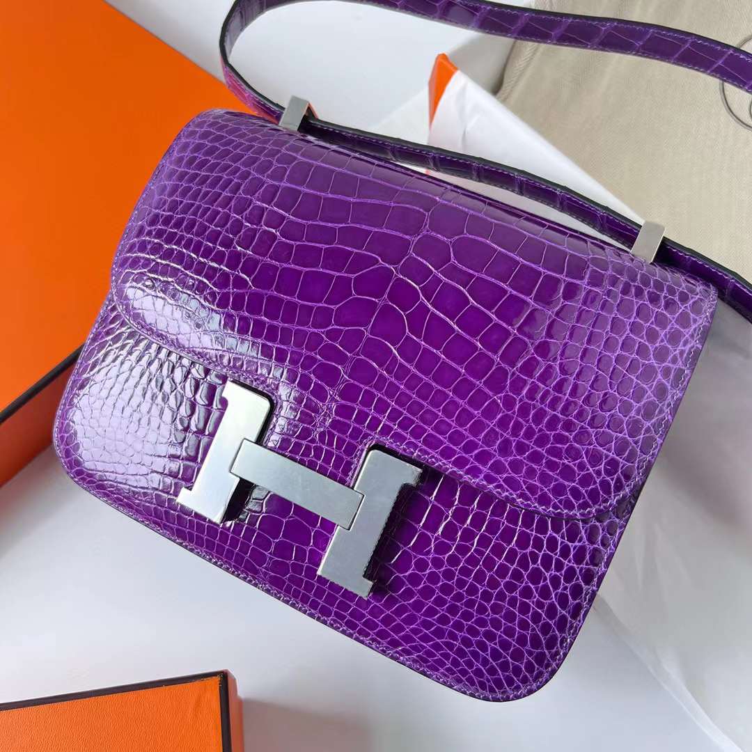 Hermès（爱马仕）Constance 空姐包 亮面美洲鳄 Shiny Alligator Crocodile 5L 极度紫 银扣 24cm 全手工蜡线缝制 Phw