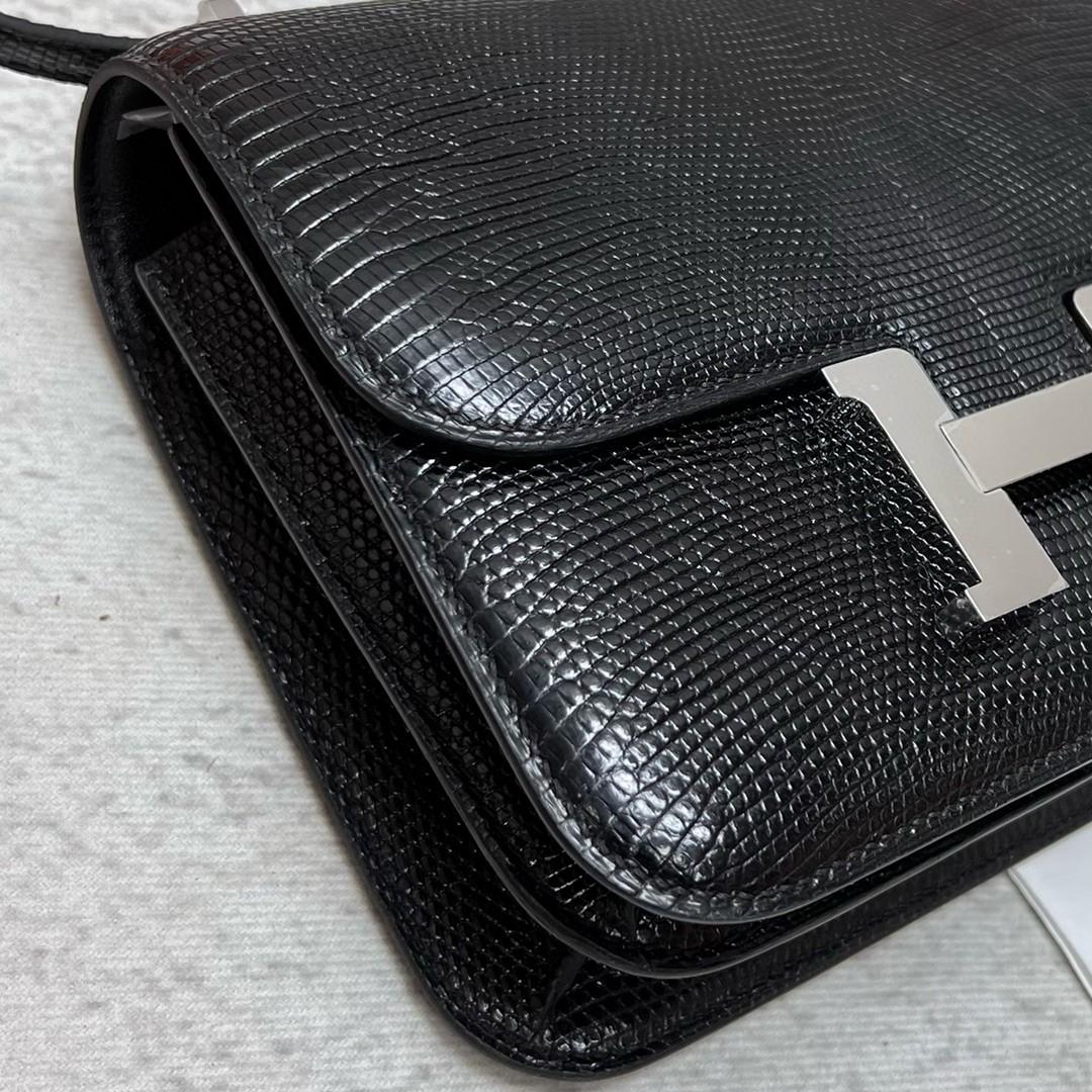 Hermès（爱马仕）Constance 空姐包 Lizard 进口亮面蜥蜴皮 ck89 黑色 Noir 银扣 18cm PHW 顶级手缝 Noir 银扣 18cm PHW 顶级手缝