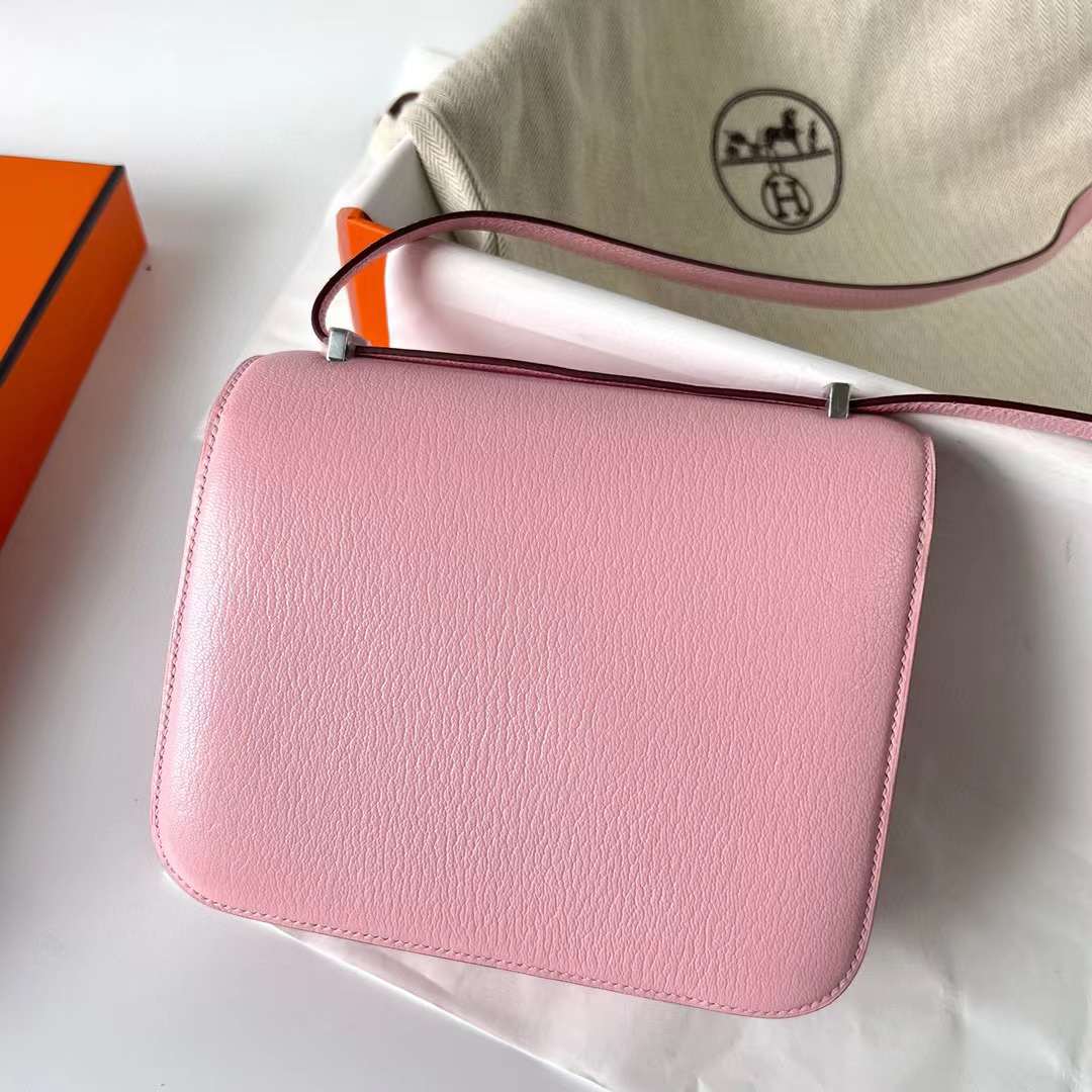 Hermès（爱马仕）Constance 空姐包 Chevre 进口山羊皮 3Q 新粉色 银扣 19cm 全手工蜡线缝制 Phw