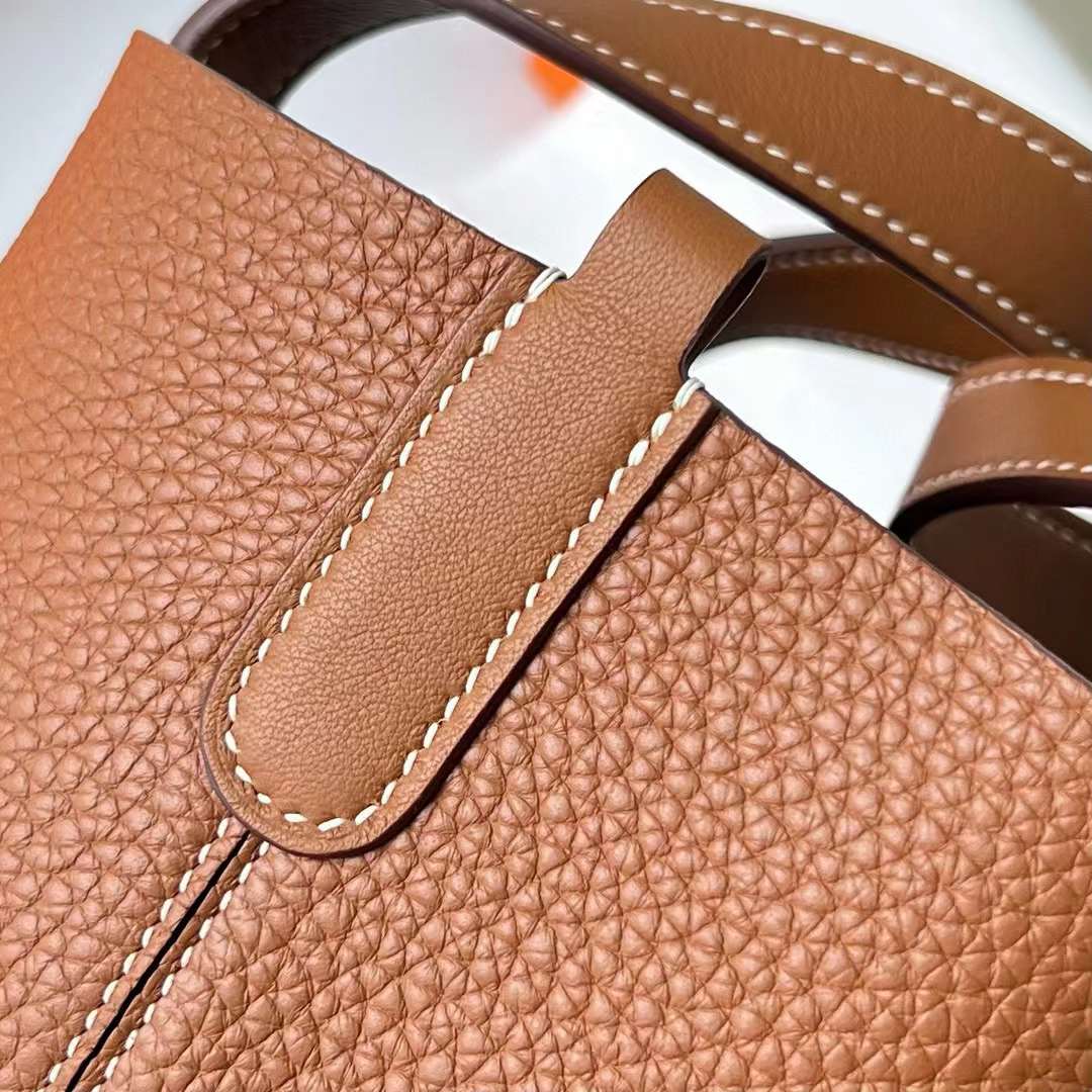 Hermès（爱马仕）In The Loop 猪鼻子 菜篮子 Clemence 拼 Swift Ck37 金棕色 金扣 18cm 全手工蜡线缝制 Ghw