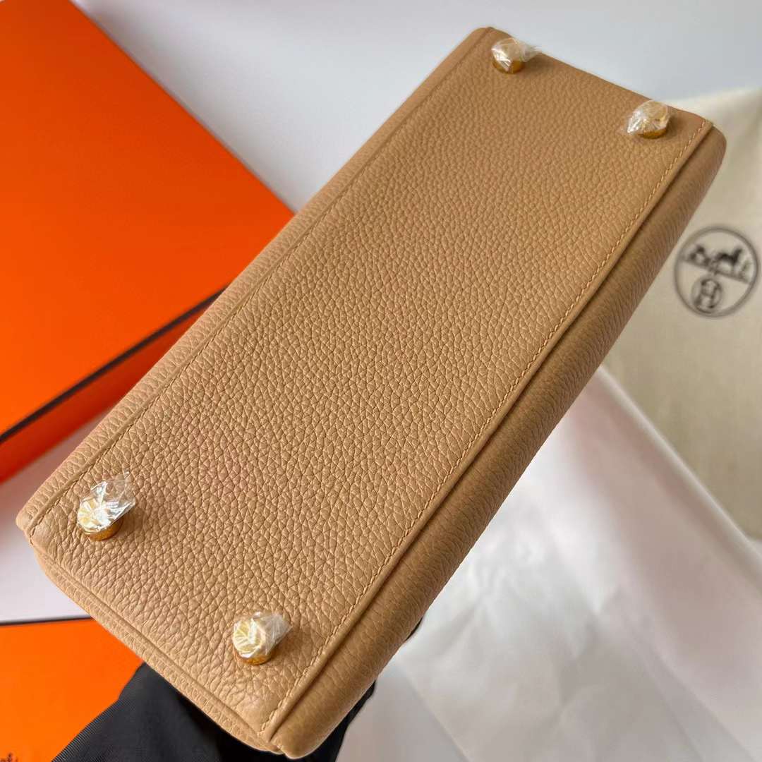 Hermès（爱马仕）Kelly 凯莉包 Togo 小牛皮 0M 奶茶色 金扣 25cm 全手工蜡线缝制 Ghw