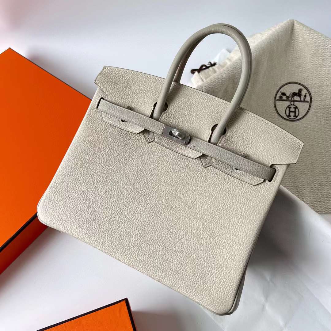 Hermès（爱马仕）Birkin 铂金包 Togo 顶级小牛皮 Ck10 奶昔白 拼 Ck80 珍珠灰 拉丝银扣 25cm 全手工蜡线缝制 Bphw