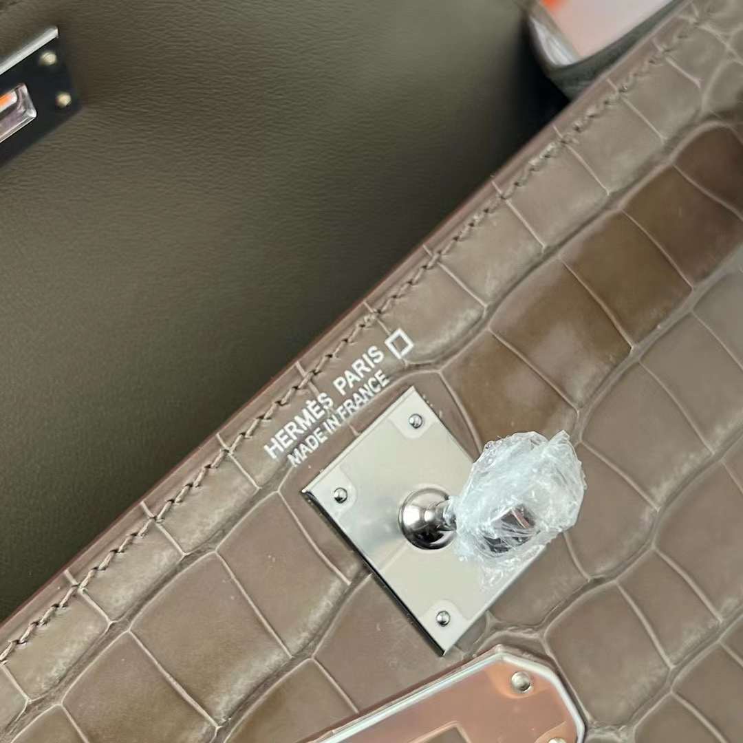 Hermès（爱马仕）Mini Kelly 迷你凯莉 亮面美洲鳄鱼皮 Shiny Alligator Crocodile Ck18 大象灰 银扣 19cm 全手工蜡线缝制 Phw