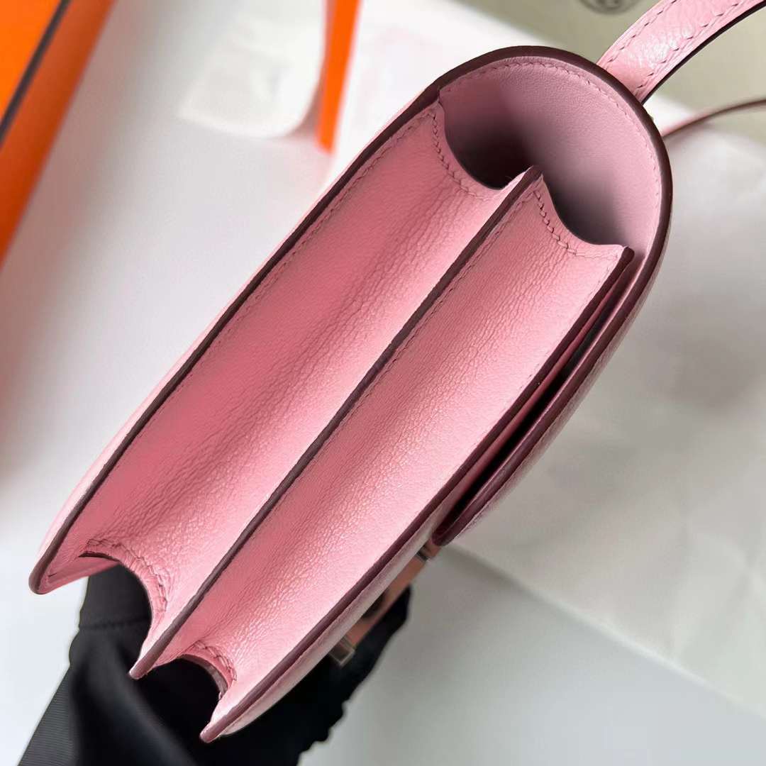 Hermès（爱马仕）Constance 空姐包 Chevre 进口山羊皮 3Q 新粉色 银扣 19cm 全手工蜡线缝制 Phw