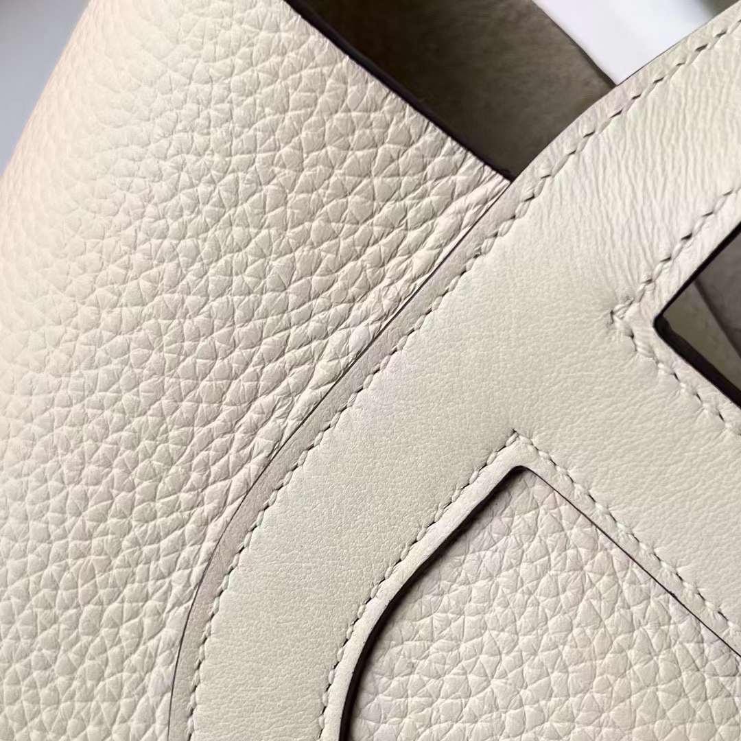Hermès（爱马仕）In The Loop 猪鼻子 菜篮子 Clemence 拼 Swift I2 奶油白 金扣 18cm 全手工蜡线缝制 Ghw