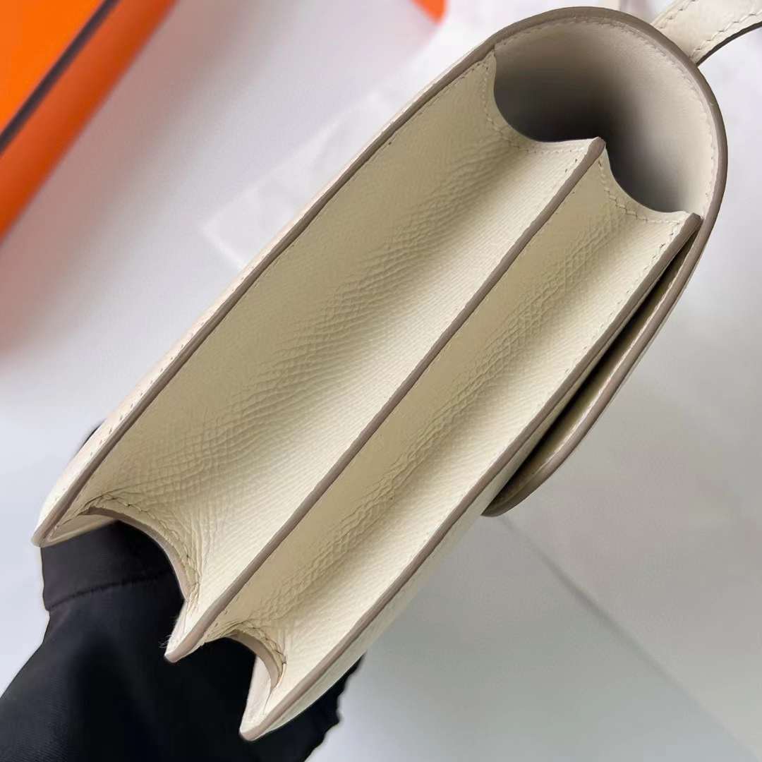 Hermès（爱马仕）Constance 空姐包 Epsom Ck10 奶昔白 玫瑰金扣 19cm 全手工蜡线缝制 Rghw