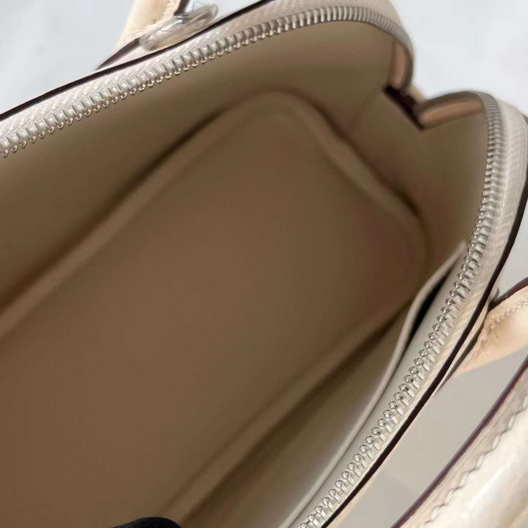 Hermès（爱马仕）Mini Bolide 迷你保龄球包 Chevre 山羊皮 i2 奶油白 银扣 19cm 全手工蜡线缝制 Phw