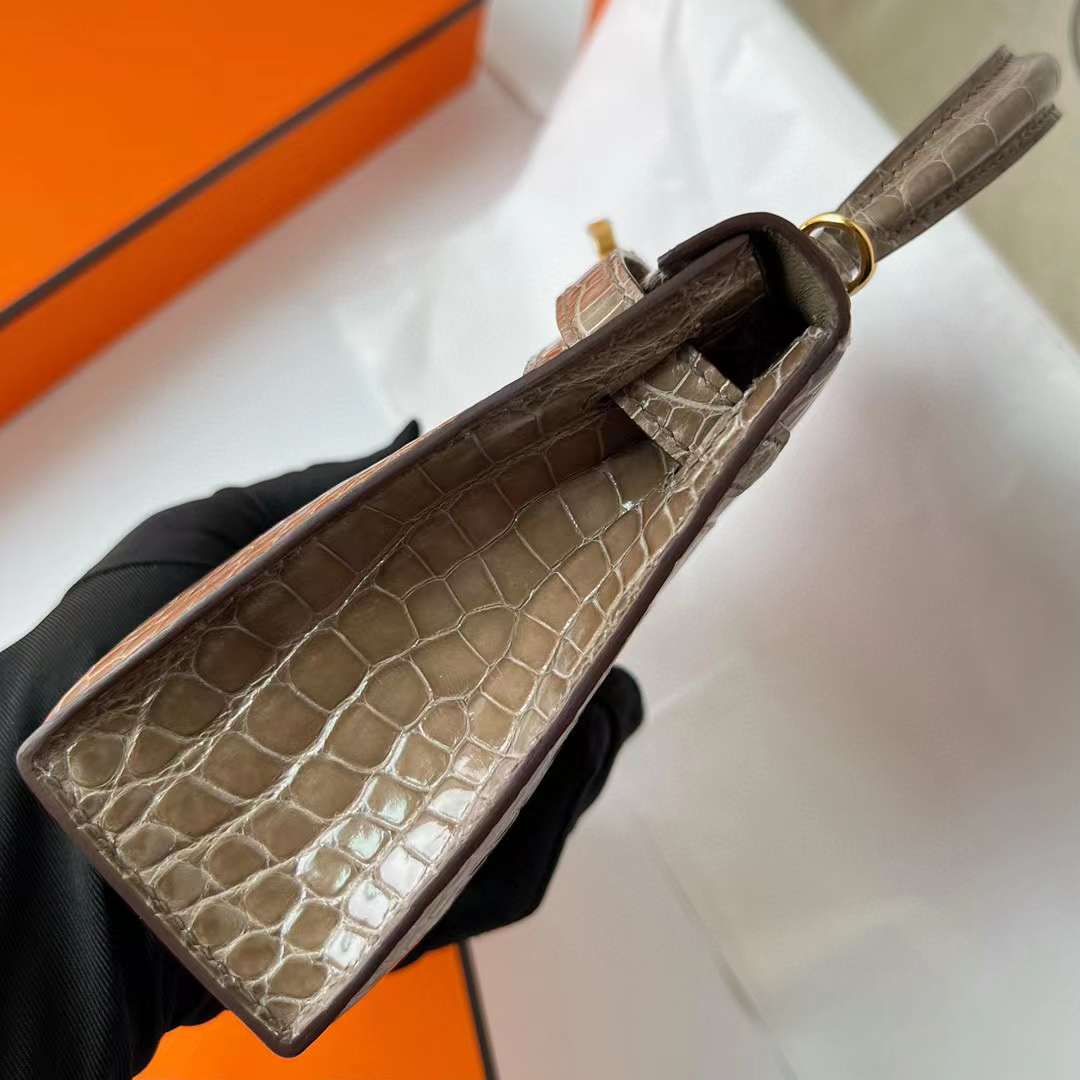 Hermès（爱马仕）Mini Kelly 迷你凯莉 亮面美洲鳄鱼皮 Shiny Alligator Crocodile Ck18 大象灰 金扣 19cm 全手工蜡线缝制 Ghw