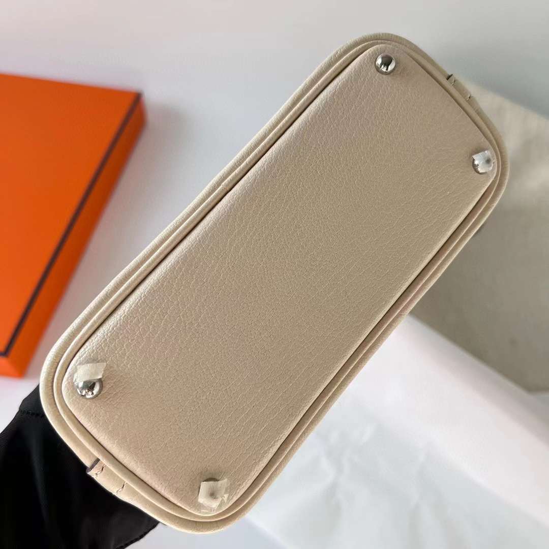 Hermès（爱马仕）Mini Bolide 迷你保龄球包 Chevre 山羊皮 i2 奶油白 银扣 19cm 全手工蜡线缝制 Phw