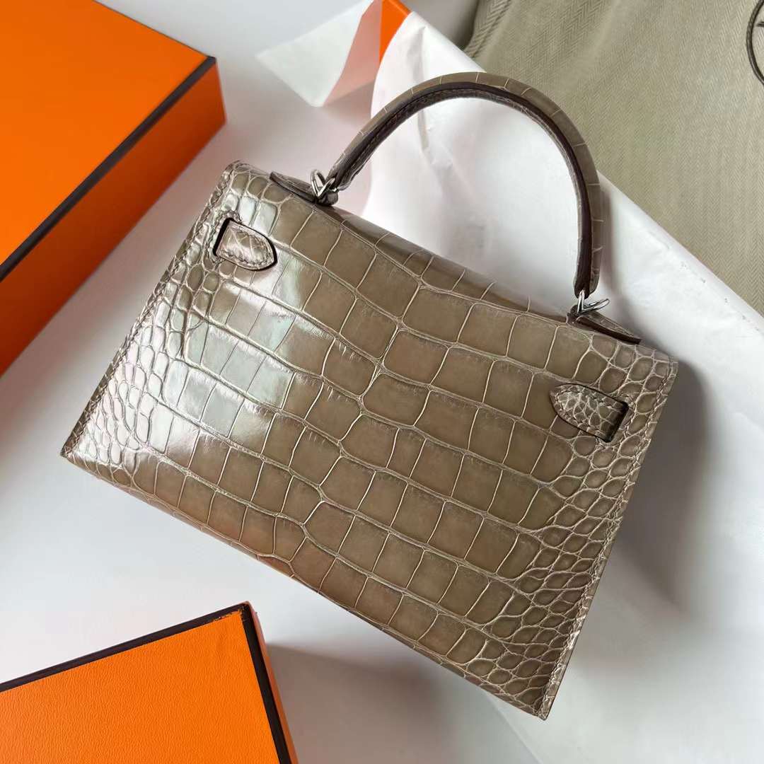 Hermès（爱马仕）Mini Kelly 迷你凯莉 亮面美洲鳄鱼皮 Shiny Alligator Crocodile Ck18 大象灰 银扣 19cm 全手工蜡线缝制 Phw