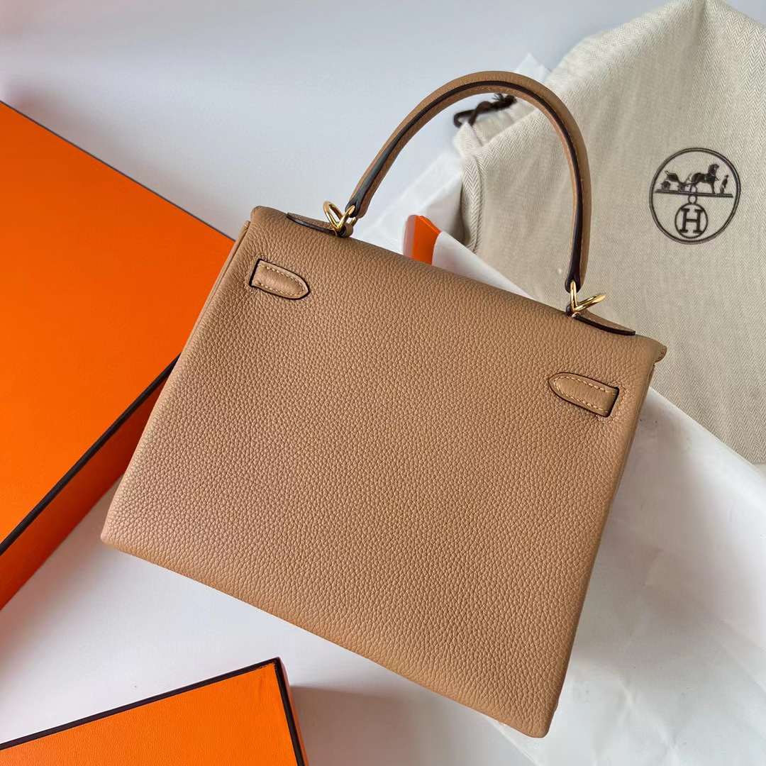 Hermès（爱马仕）Kelly 凯莉包 Togo 小牛皮 0M 奶茶色 金扣 25cm 全手工蜡线缝制 Ghw