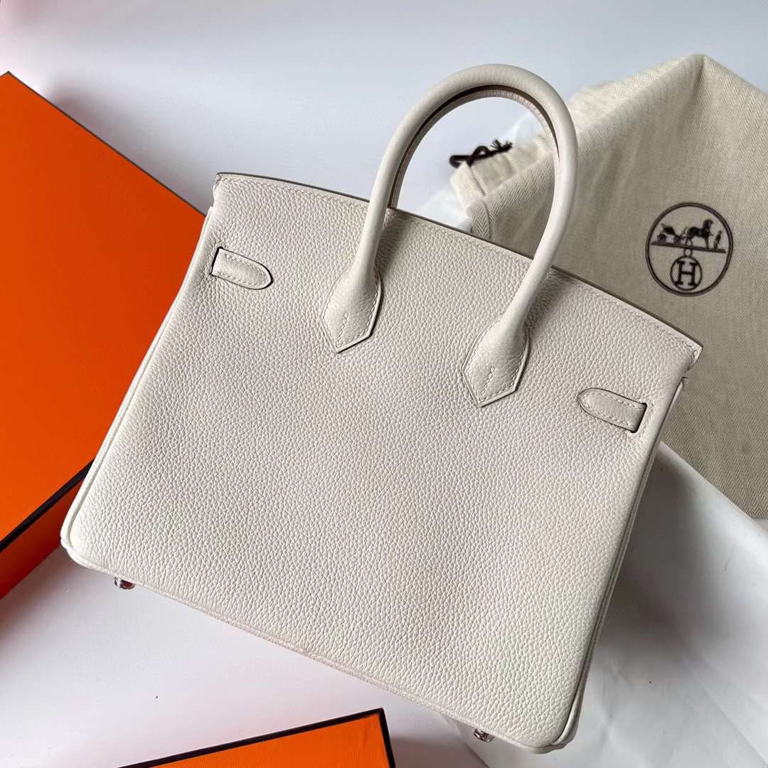 Hermès（爱马仕）Birkin 铂金包 Togo 顶级小牛皮 Ck10 奶昔白 银扣 25cm 全手工蜡线缝制 Phw