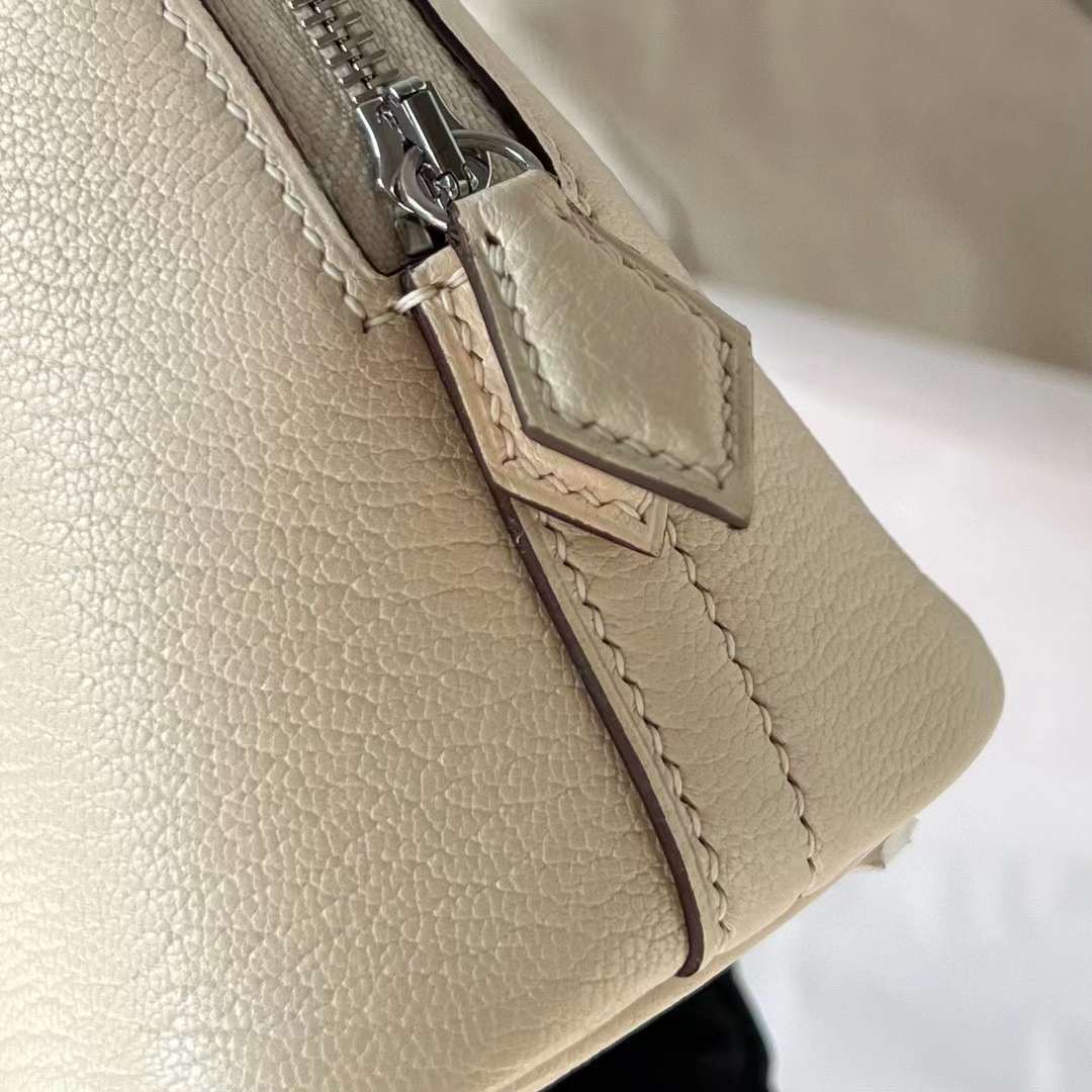 Hermès（爱马仕）Mini Bolide 迷你保龄球包 Chevre 山羊皮 i2 奶油白 银扣 19cm 全手工蜡线缝制 Phw