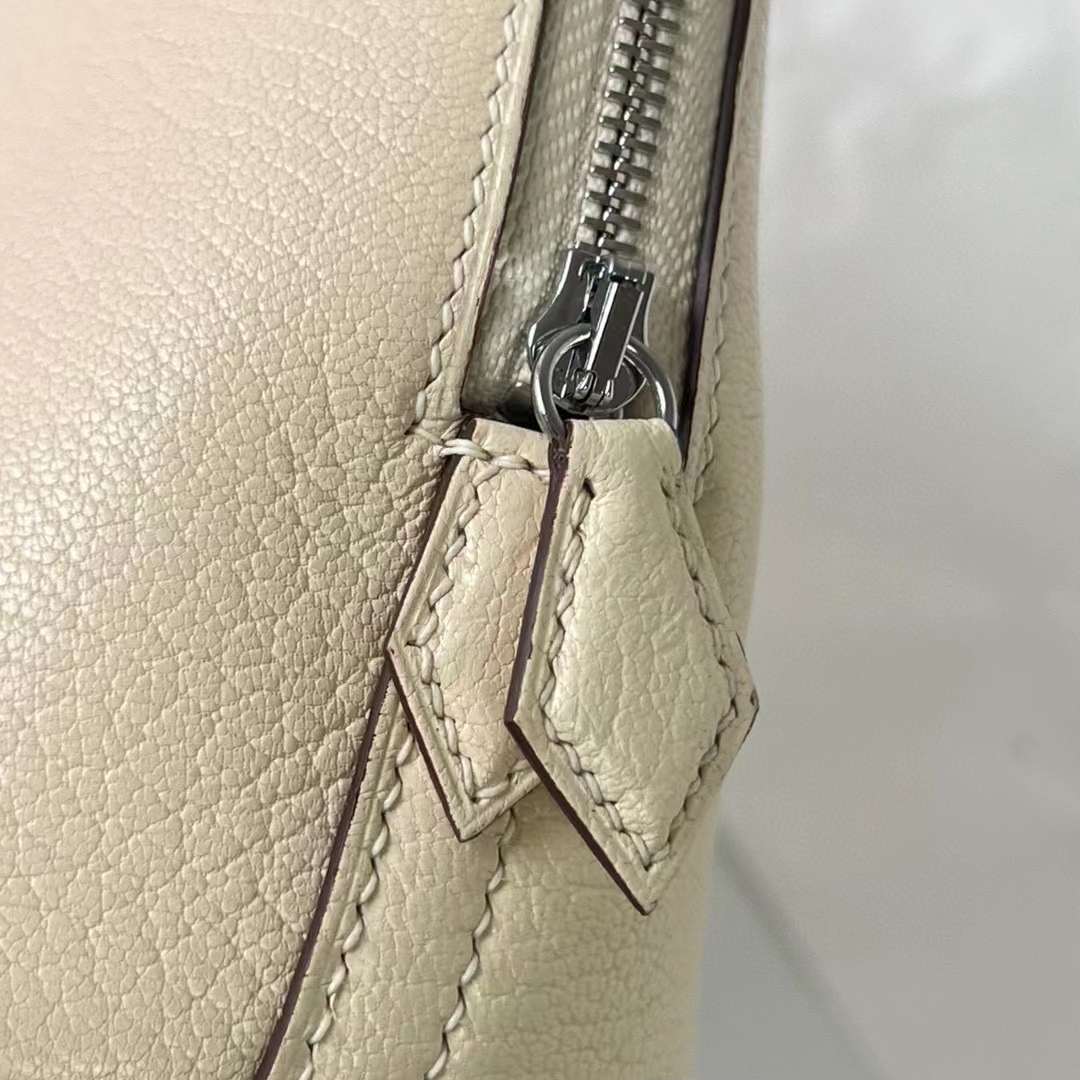 Hermès（爱马仕）Mini Bolide 迷你保龄球包 Chevre 进口山羊皮 I2 奶油白 银扣 19cm 全手工蜡线缝制 Phw