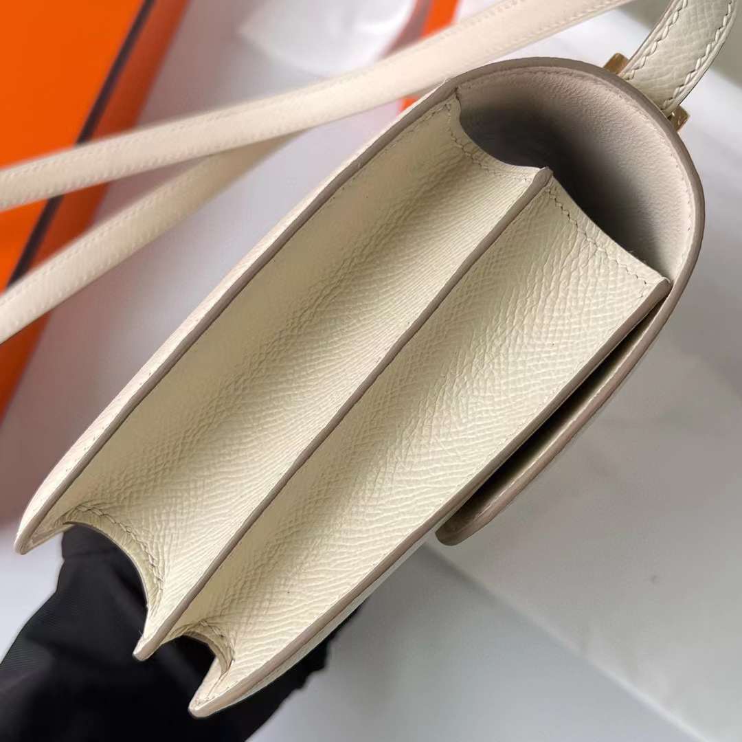 Hermès（爱马仕）Constance 空姐包 Epsom Ck10 奶昔白 金扣 19cm 全手工蜡线缝制 Ghw