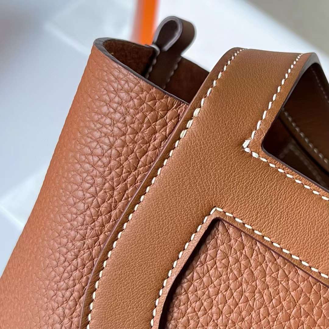 Hermès（爱马仕）In The Loop 猪鼻子 菜篮子 Clemence 拼 Swift Ck37 金棕色 金扣 18cm 全手工蜡线缝制 Ghw