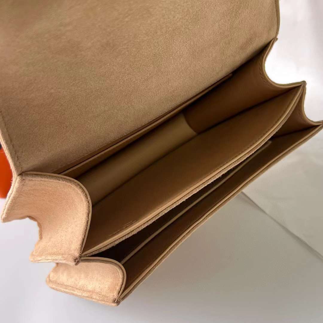 Hermès（爱马仕）Constance 空姐包 Suede 进口麂皮 赭石色 金扣 19cm 全手工蜡线缝制 ghw