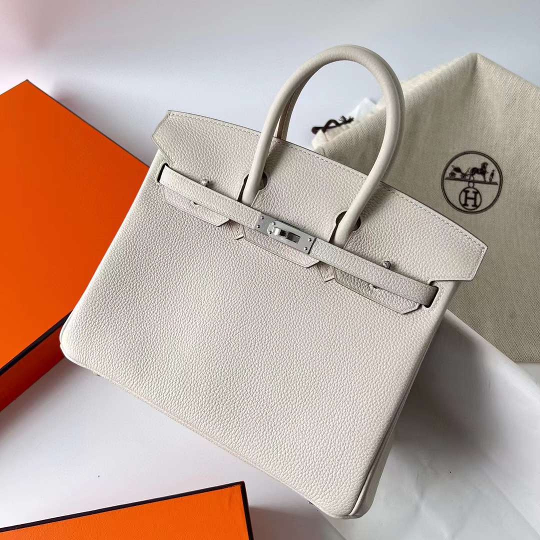 Hermès（爱马仕）Birkin 铂金包 Togo 顶级小牛皮 Ck10 奶昔白 银扣 25cm 全手工蜡线缝制 Phw