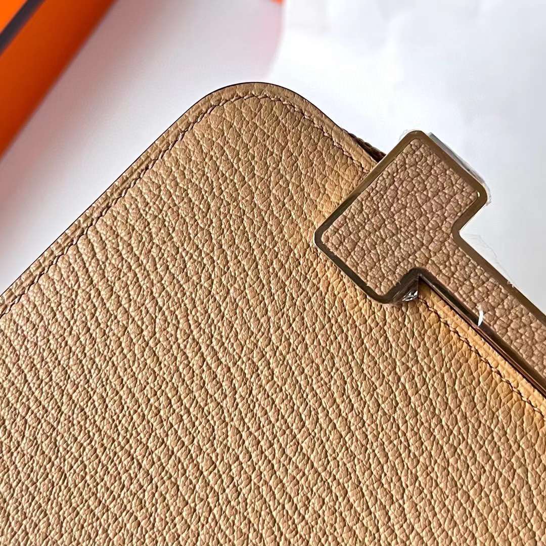 Hermès（爱马仕）Geta Chevre 进口山羊皮 0M 奶茶色 金扣 20cm 全手工蜡线缝制 Ghw
