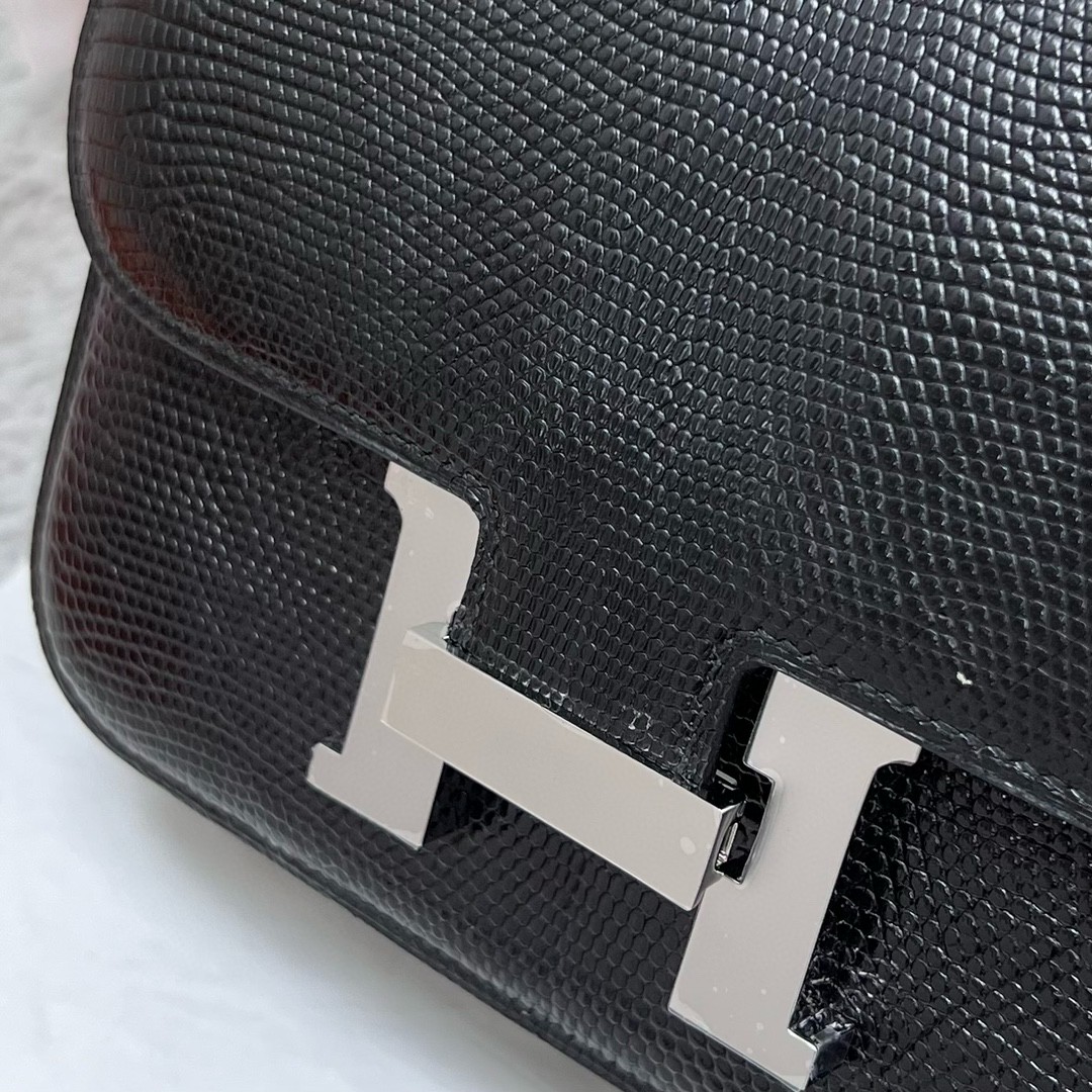 Hermès（爱马仕）Constance 空姐包 Lizard 进口亮面蜥蜴皮 ck89 黑色 Noir 银扣 18cm PHW 顶级手缝 Noir 银扣 18cm PHW 顶级手缝