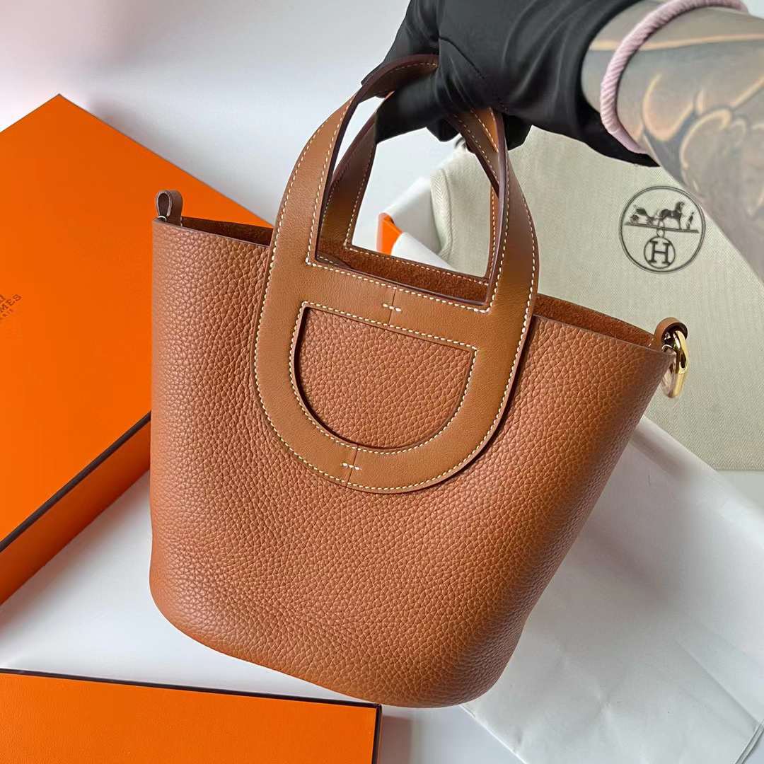 Hermès（爱马仕）In The Loop 猪鼻子 菜篮子 Clemence 拼 Swift Ck37 金棕色 金扣 18cm 全手工蜡线缝制 Ghw