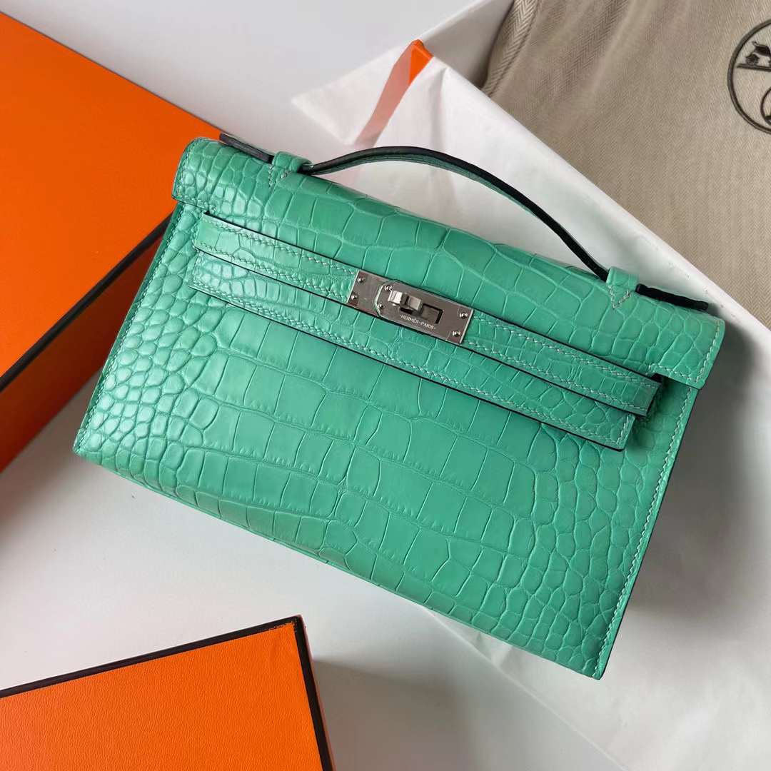 Hermès（爱马仕）Mini Kelly Pochette 雾面美洲鳄鱼皮 6W 薄荷绿 银扣 22cm 全手工蜡线缝制 Phw