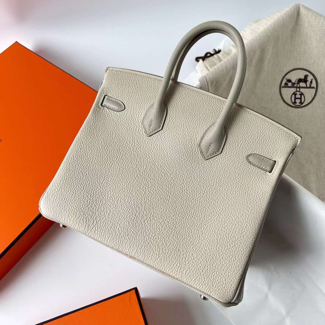 Hermès（爱马仕）Birkin 铂金包 Togo 顶级小牛皮 Ck10 奶昔白 拼 Ck80 珍珠灰 拉丝银扣 25cm 全手工蜡线缝制 Bphw