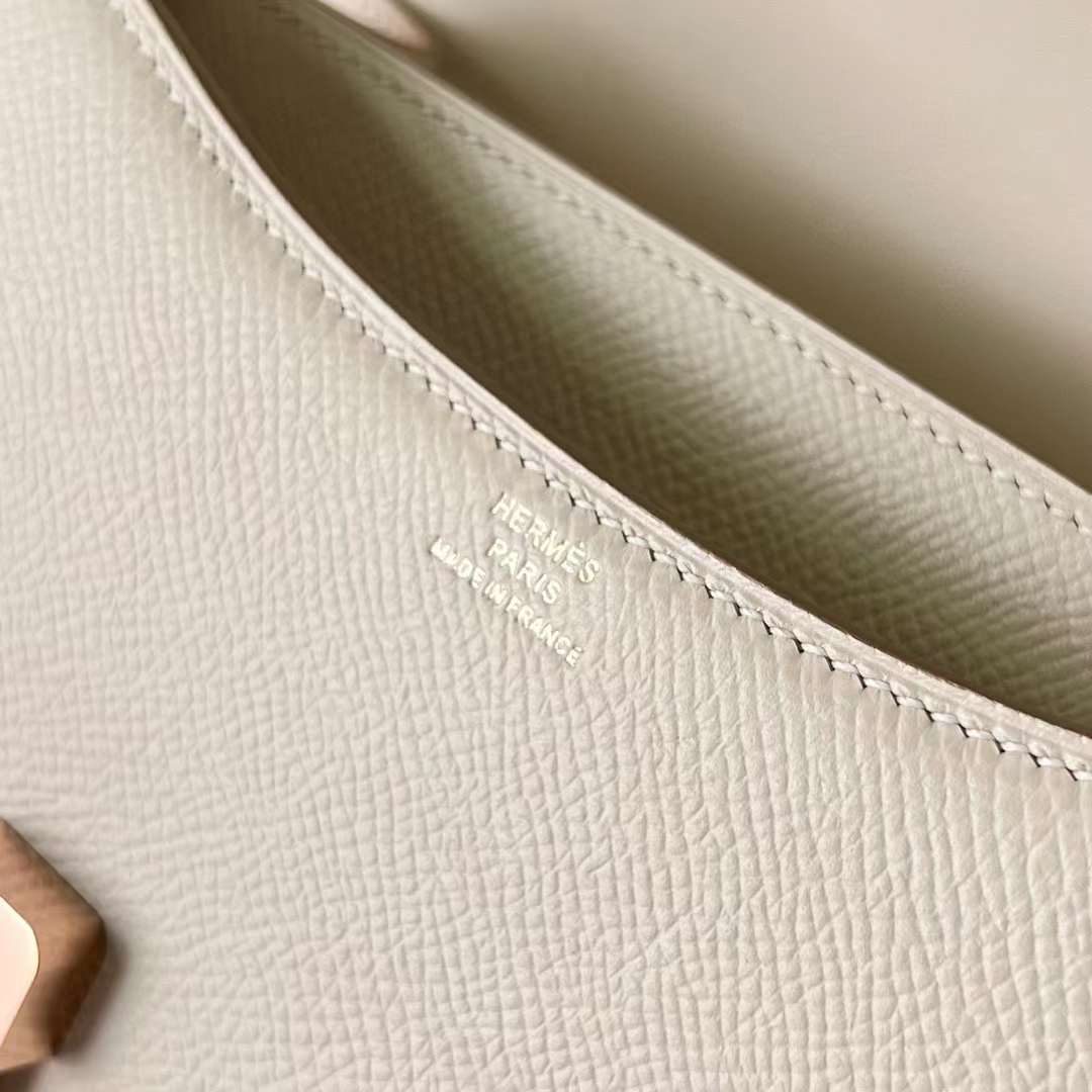 Hermès（爱马仕）Constance 空姐包 Epsom Ck10 奶昔白 玫瑰金扣 19cm 全手工蜡线缝制 Rghw