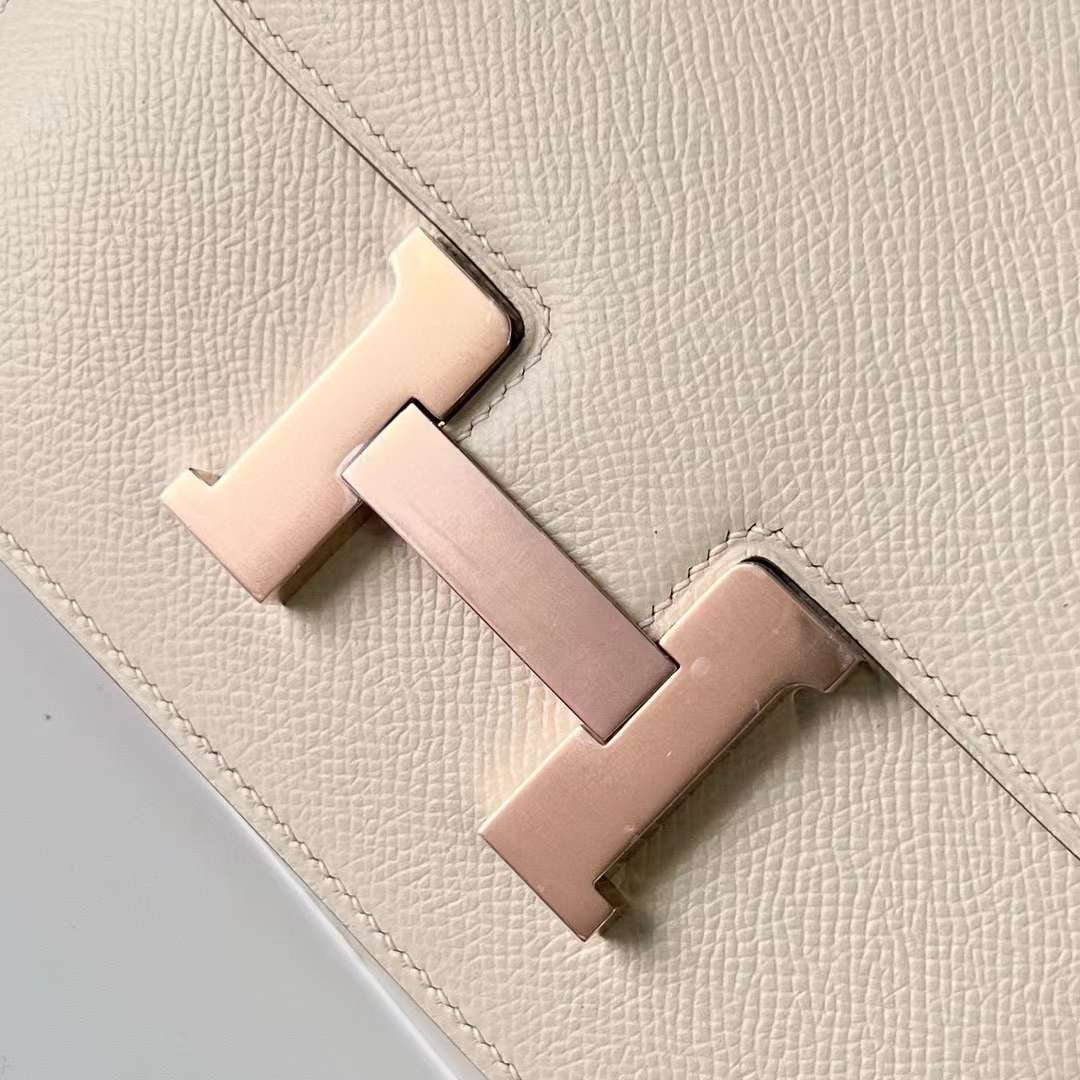 Hermès（爱马仕）Constance 空姐包 Epsom Ck10 奶昔白 玫瑰金扣 19cm 全手工蜡线缝制 Rghw