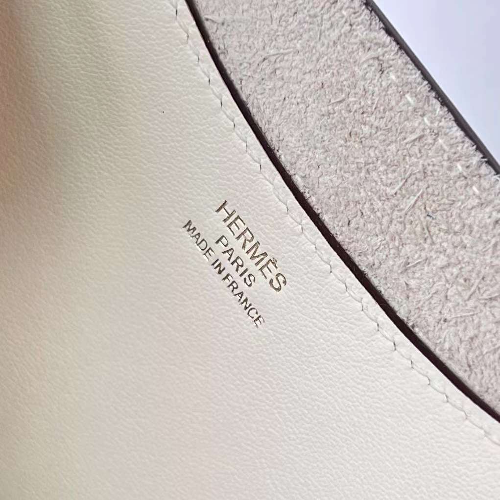 Hermès（爱马仕）In The Loop 猪鼻子 菜篮子 Clemence 拼 Swift I2 奶油白 金扣 18cm 全手工蜡线缝制 Ghw