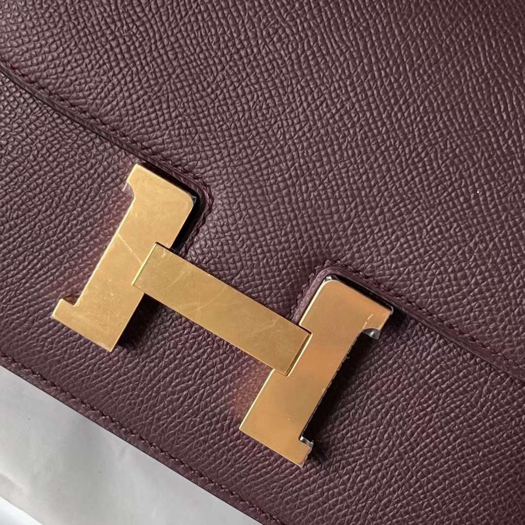 Hermès（爱马仕）Constance 空姐包 Epsom 0G 马鞍红 金扣 19cm 全手工蜡线缝制 Ghw