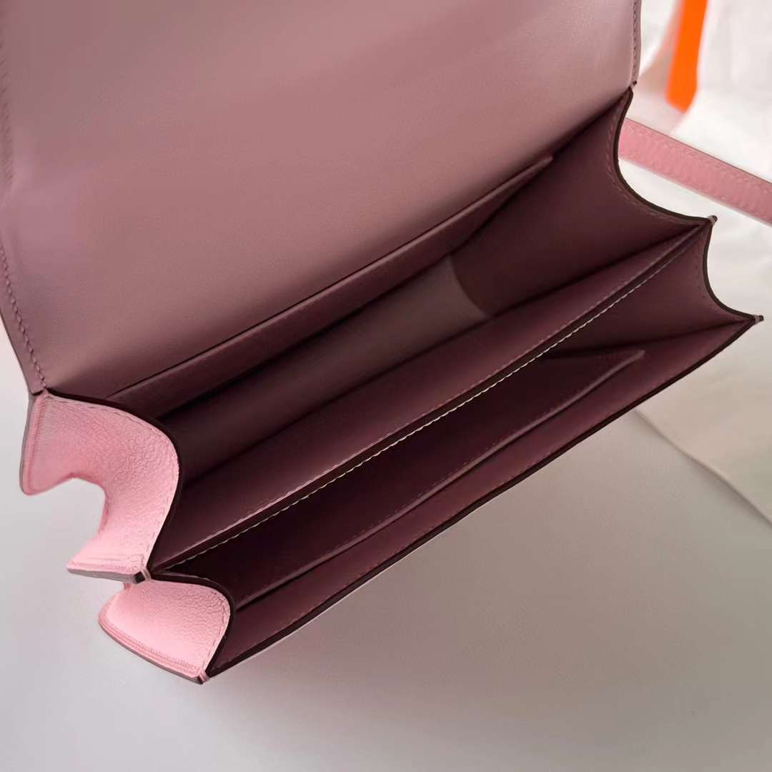 Hermès（爱马仕）Constance 空姐包 Chevre 进口山羊皮 3Q 新粉色 银扣 19cm 全手工蜡线缝制 Phw
