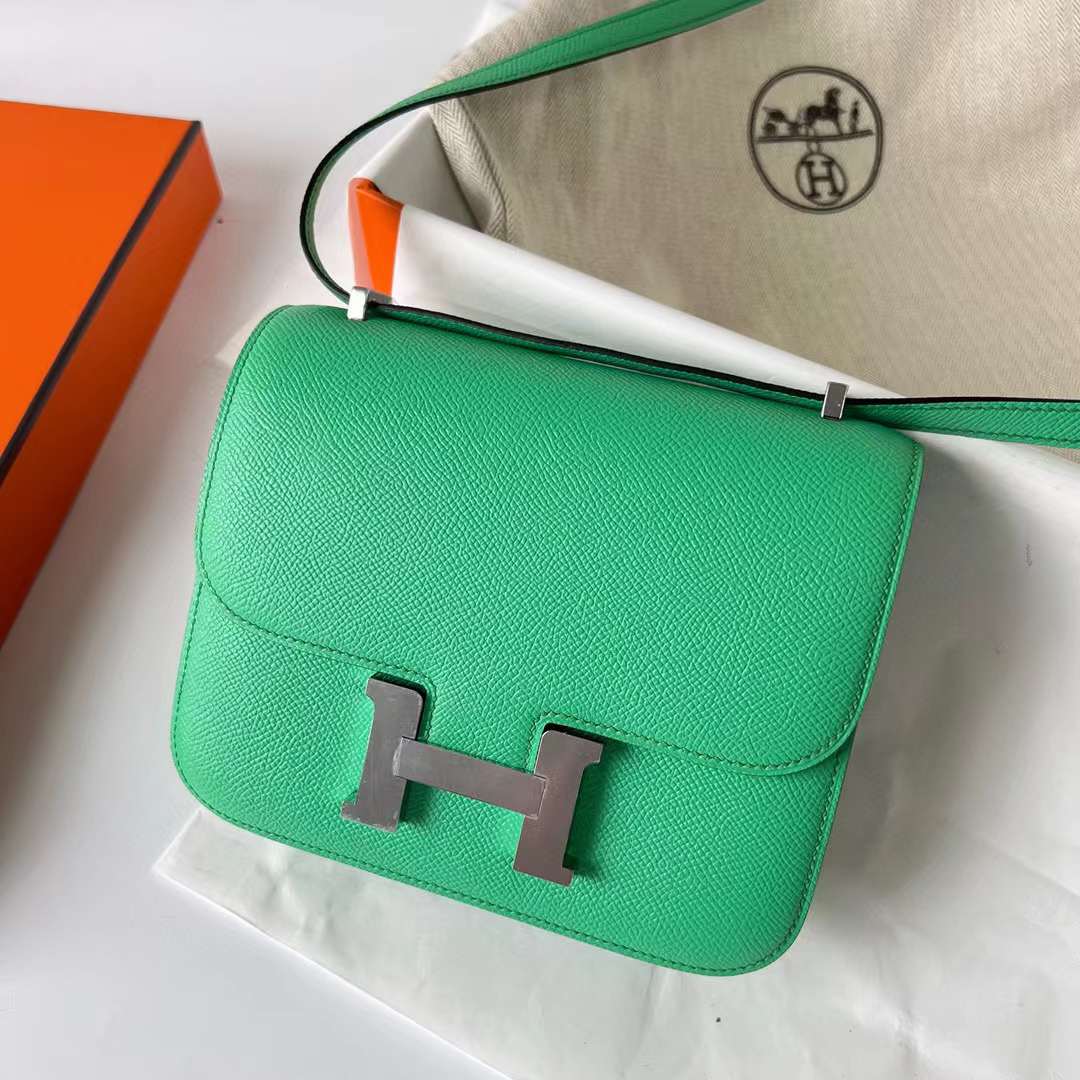 Hermès（爱马仕）Constance 空姐包 Epsom 0Z 漫画绿 Vert Comics 银扣 19cm 全手工蜡线缝制 Phw