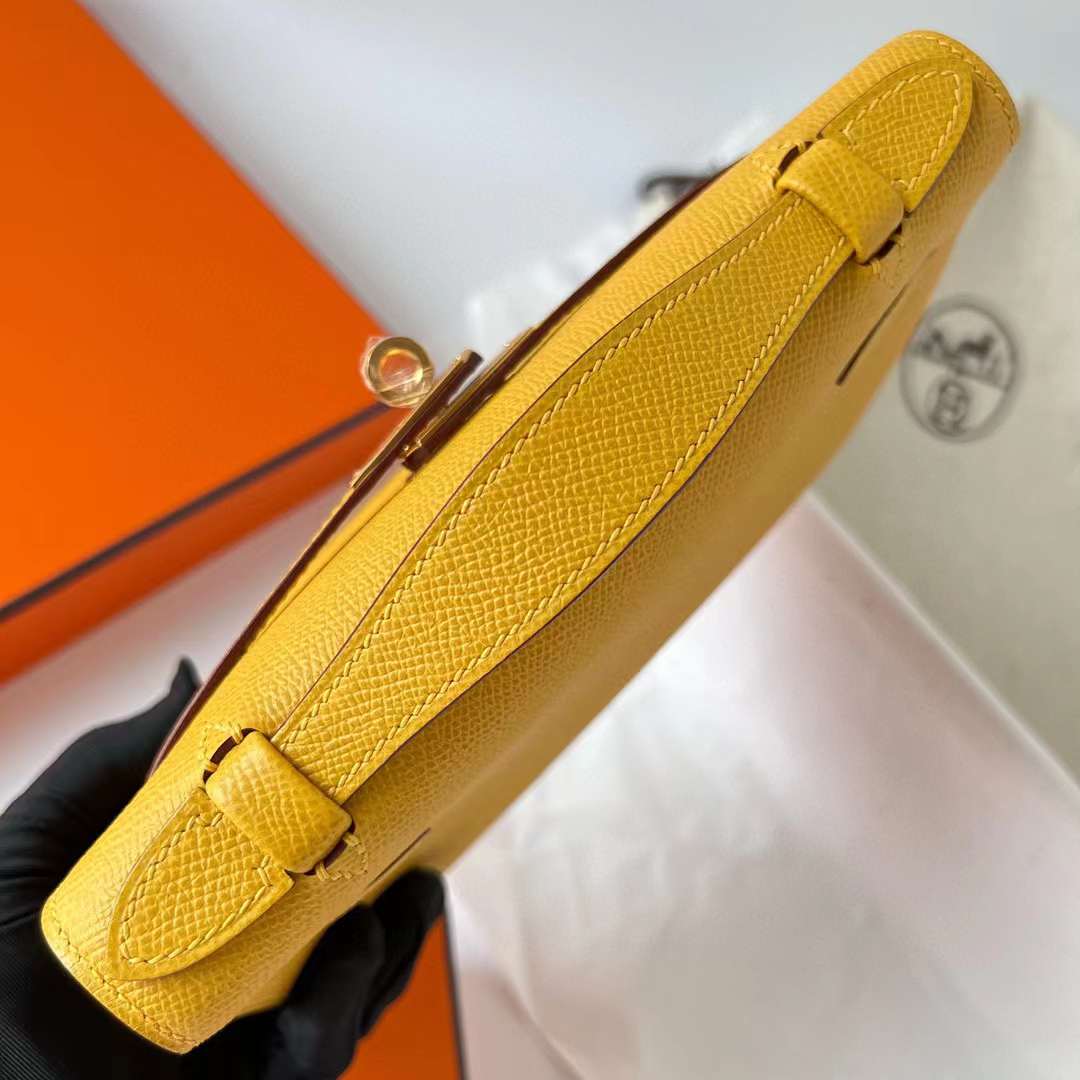 Hermès（爱马仕）Mini Kelly Pochette Epsom 9D 琥珀黄 金扣 22cm 全手工蜡线缝制 Ghw