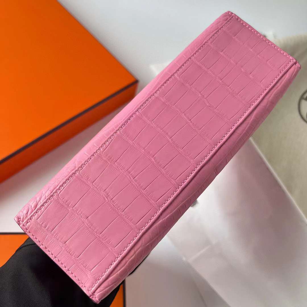 Hermès（爱马仕）Mini Kelly Pochette 雾面美洲鳄鱼皮 5P 樱花粉 银扣 22cm 全手工蜡线缝制 Phw