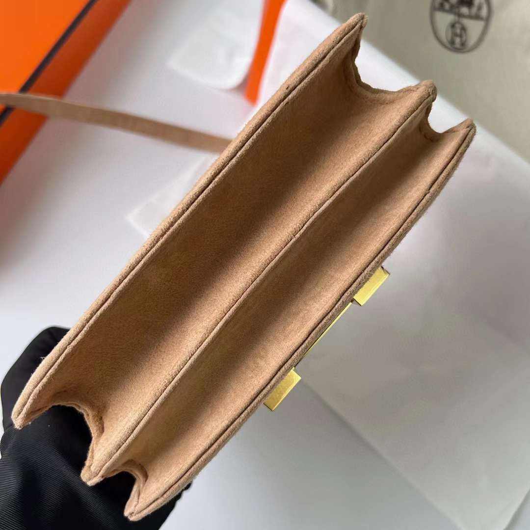 Hermès（爱马仕）Constance 空姐包 Suede 进口麂皮 赭石色 金扣 19cm 全手工蜡线缝制 ghw