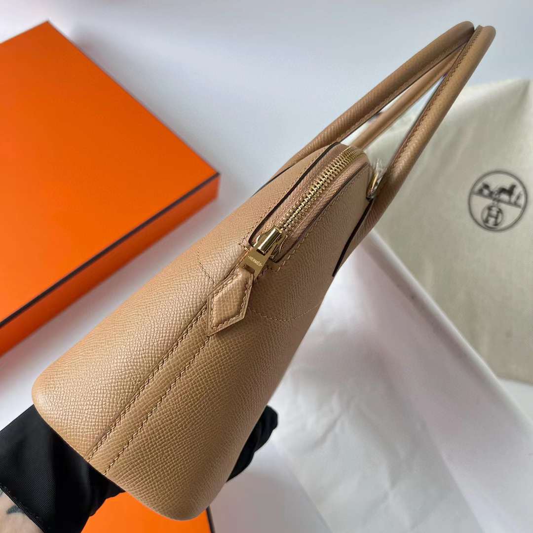 Hermès（爱马仕）Bolide 保龄球包 Epsom 0M 奶茶色 金扣 27cm 全手工蜡线缝制 Ghw