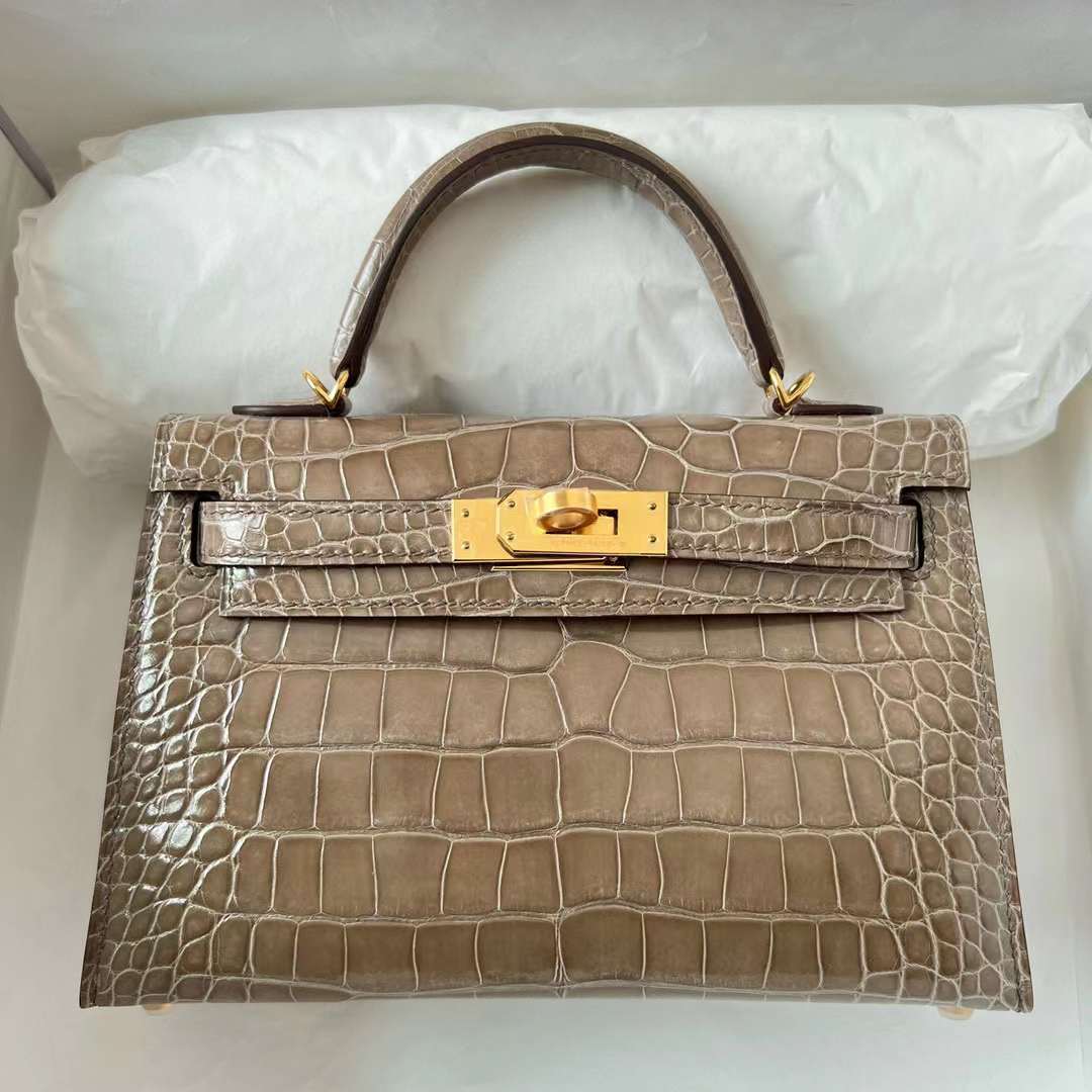 Hermès（爱马仕）Mini Kelly 迷你凯莉 亮面美洲鳄鱼皮 Shiny Alligator Crocodile Ck18 大象灰 金扣 19cm 全手工蜡线缝制 Ghw