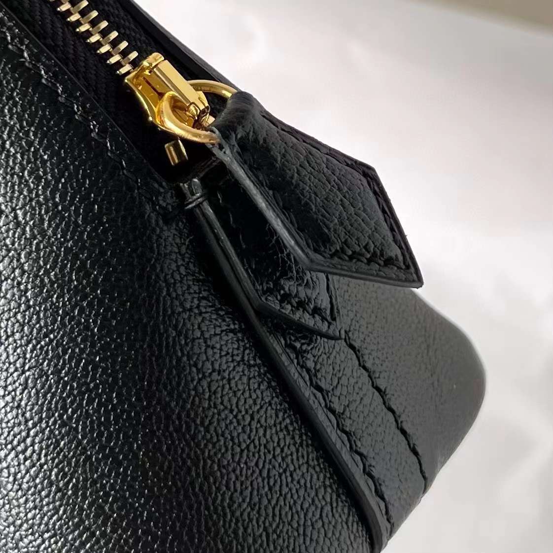 Hermès（爱马仕）Mini Bolide 迷你保龄球包 Chevre 山羊皮 Ck89 黑色 金扣 19cm 全手工蜡线缝制 Ghw
