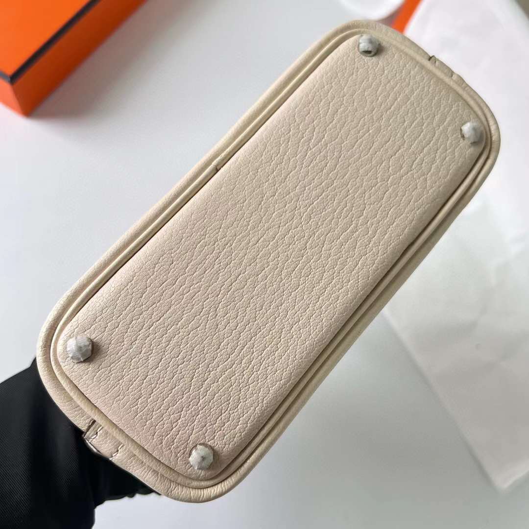 Hermès（爱马仕）Mini Bolide 迷你保龄球包 Chevre 进口山羊皮 I2 奶油白 银扣 19cm 全手工蜡线缝制 Phw
