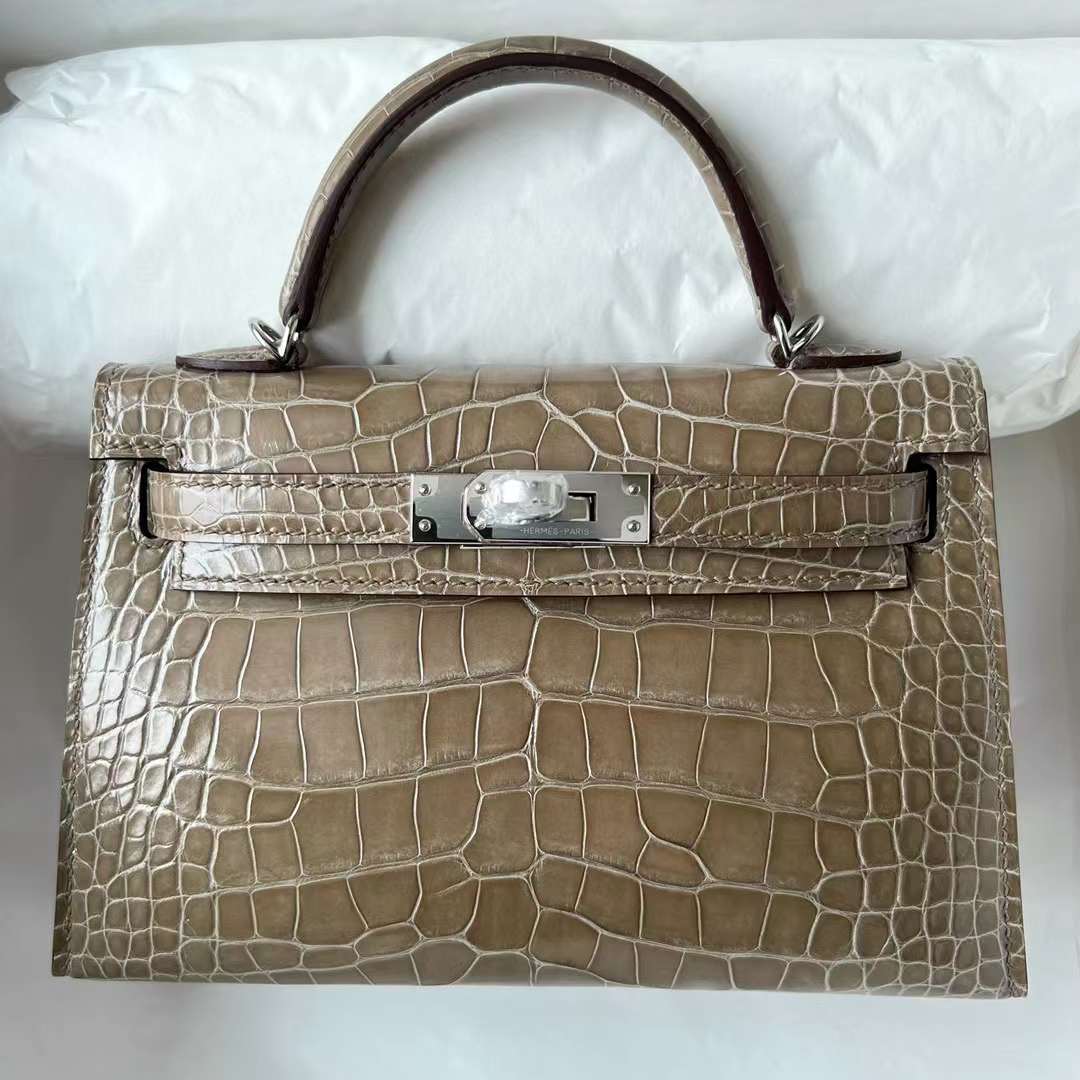 Hermès（爱马仕）Mini Kelly 迷你凯莉 亮面美洲鳄鱼皮 Shiny Alligator Crocodile Ck18 大象灰 银扣 19cm 全手工蜡线缝制 Phw