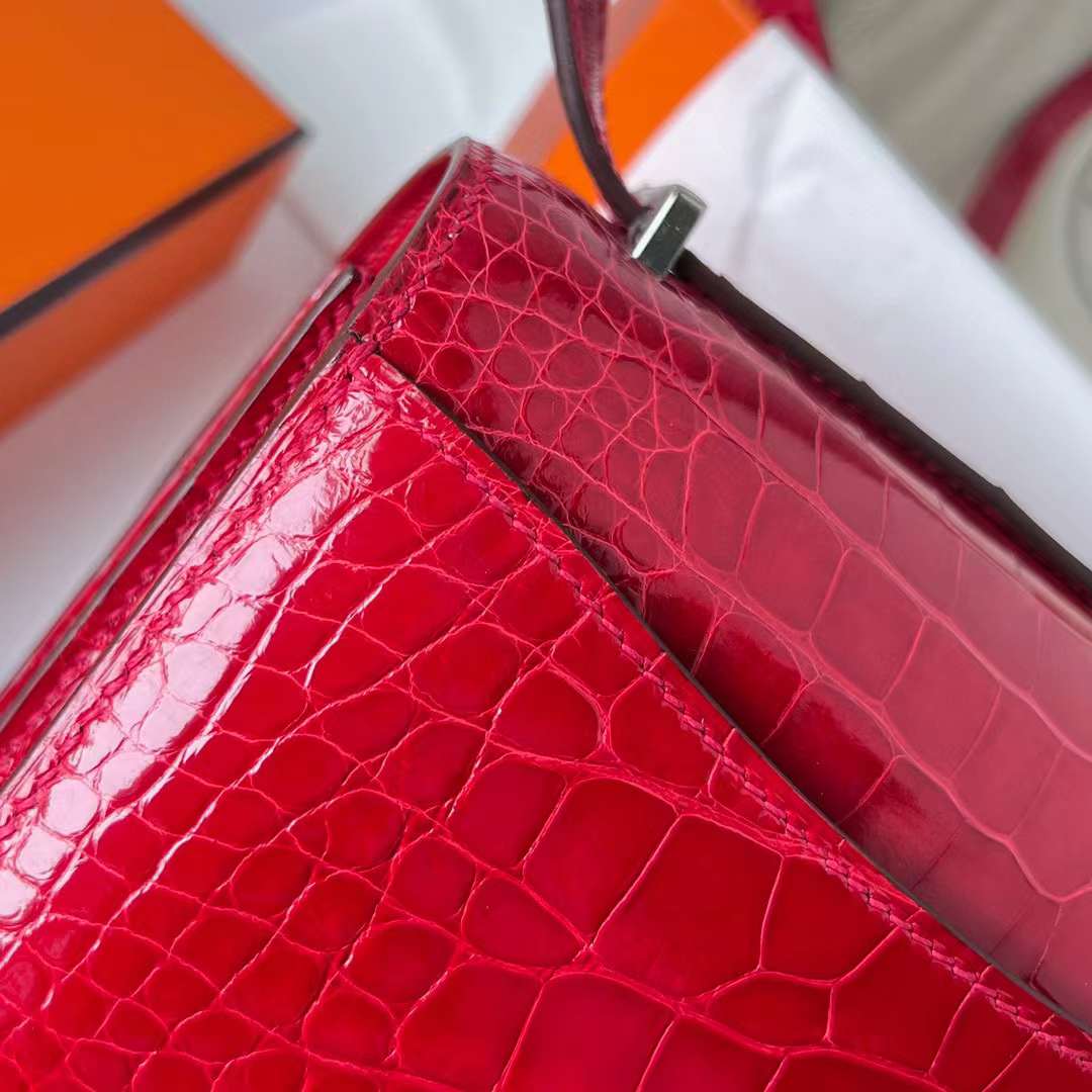 Hermès（爱马仕）Constance 空姐包 亮面美洲鳄 Shiny Alligator Crocodile Ck95 法拉利红 银扣 19cm 全手工蜡线缝制 Phw