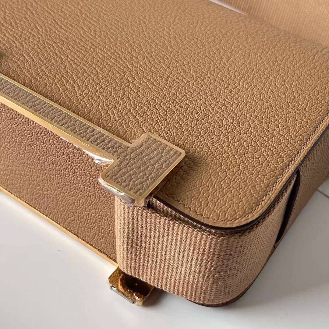Hermès（爱马仕）Geta Chevre 进口山羊皮 0M 奶茶色 金扣 20cm 全手工蜡线缝制 Ghw