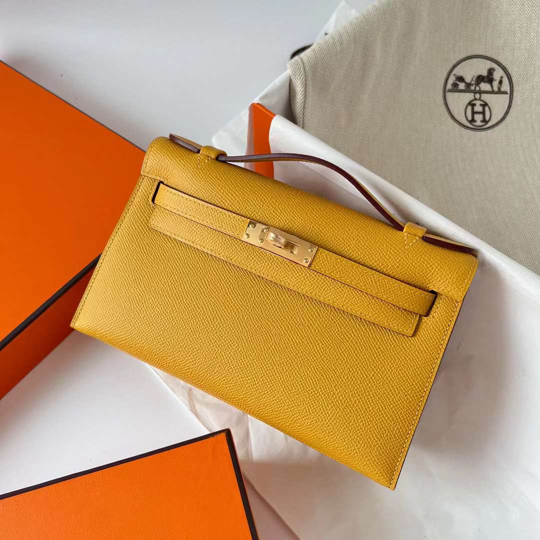 Hermès（爱马仕）Mini Kelly Pochette Epsom 9D 琥珀黄 金扣 22cm 全手工蜡线缝制 Ghw
