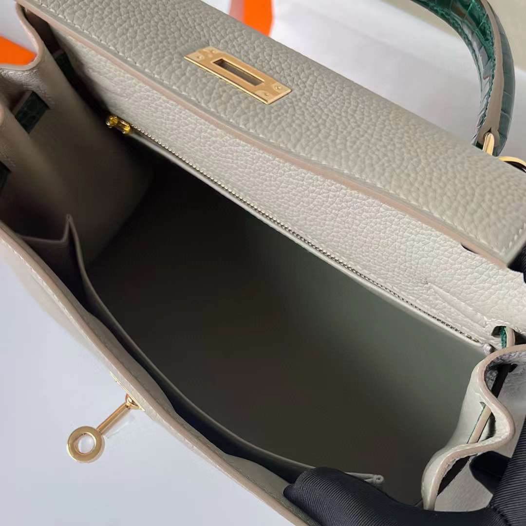 Hermès（爱马仕）Kelly 凯莉包 Touch Togo 拼 亮面尼罗鳄鱼皮 Ck80 珍珠灰 拼 祖母绿 金扣 25cm 全手工蜡线缝制 Ghw