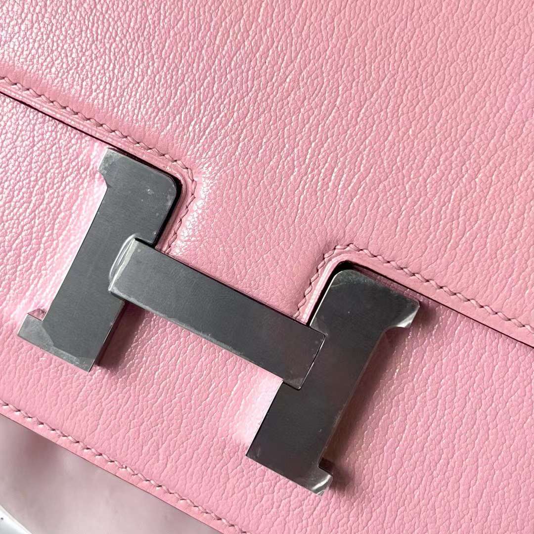Hermès（爱马仕）Constance 空姐包 Chevre 进口山羊皮 3Q 新粉色 银扣 19cm 全手工蜡线缝制 Phw